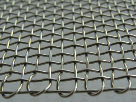 <a href=http://www.0916cg.com target='_blank'>軋花網(wǎng)</a>在石油鉆井平臺防護的應(yīng)用案例